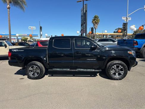 Used 2017 Toyota Tacoma TRD Sport w/ Tow Package image 41