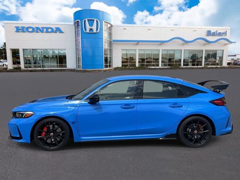Used 2024 Honda Civic Type R image 2
