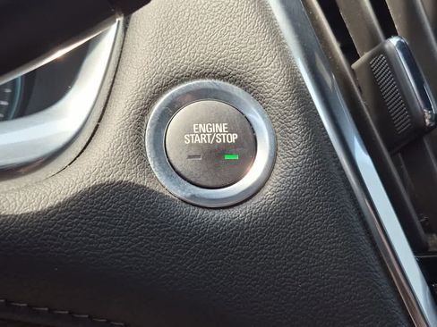Used 2023 Chevrolet Traverse LT FWD image 20