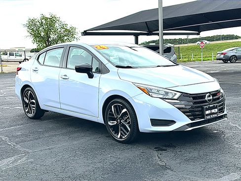 Used 2024 Nissan Versa SR FWD image 10