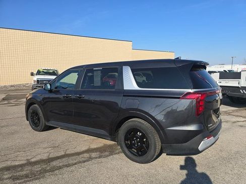 Used 2025 Kia Carnival image 8