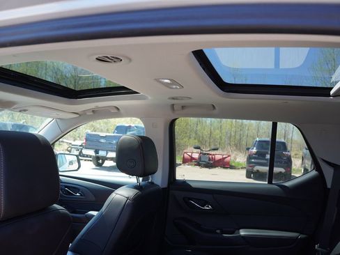 Used 2021 Chevrolet Traverse Premier w/ Redline Edition AWD/4WD image 5