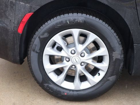New 2026 Chrysler Pacifica Select AWD/4WD image 19