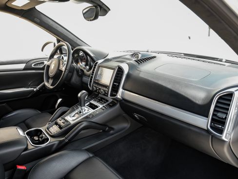 Used 2013 Porsche Cayenne Turbo AWD/4WD image 12