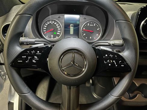 Used 2025 Mercedes-Benz Sprinter 2500 image 25