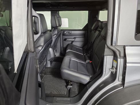 Used 2025 Ford Bronco Badlands image 15
