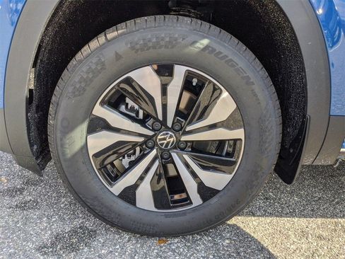 Used 2025 Volkswagen Atlas SE image 43