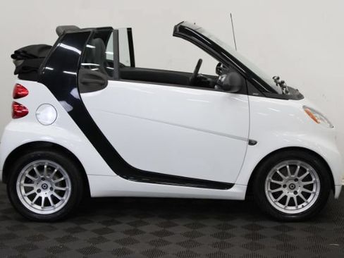 Used 2012 smart fortwo passion RWD image 5