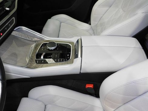 Used 2024 BMW X6 xDrive40i AWD/4WD image 32