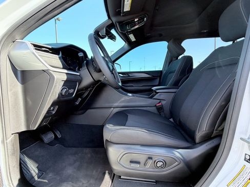 Used 2025 Jeep Grand Cherokee L Laredo w/ Luxury Tech Group I image 21