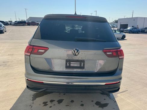 Used 2024 Volkswagen Tiguan SE image 4