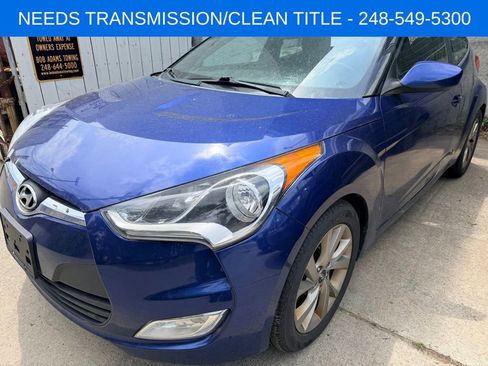 Used 2017 Hyundai Veloster FWD image 3