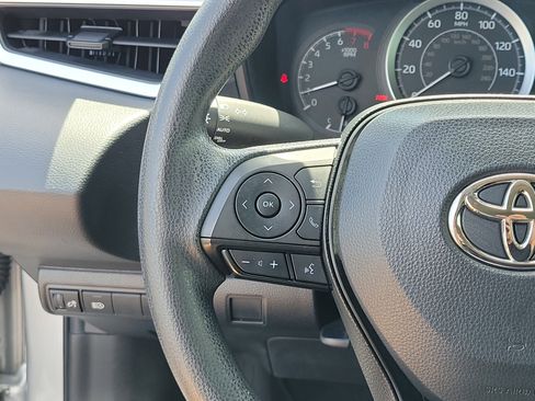 Used 2022 Toyota Corolla LE image 23
