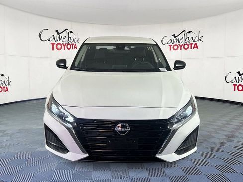 Used 2025 Nissan Altima 2.5 SV FWD image 3