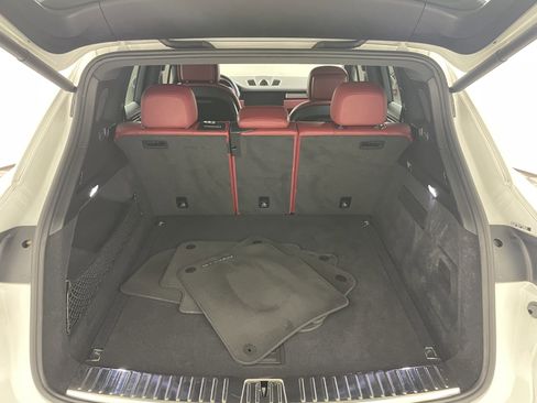 Used 2020 Porsche Cayenne S image 21