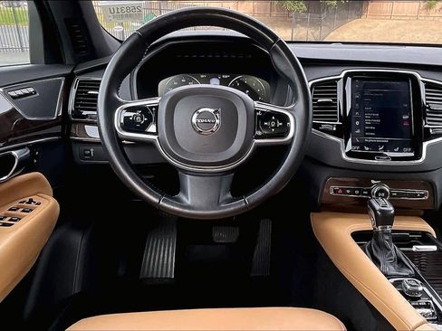 Used 2018 Volvo XC90 T6 Momentum w/ Convenience Package image 8