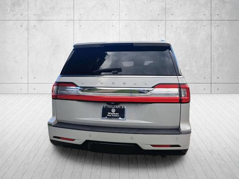 Used 2021 Lincoln Navigator Reserve w/ Luxury Package RWD image 6