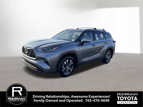 New 2026 Toyota Highlander XLE image 2