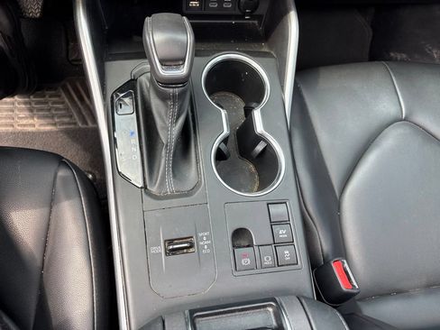 Used 2023 Toyota Highlander XLE FWD image 17