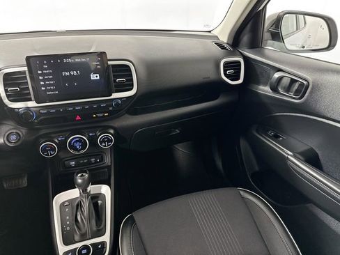 Used 2023 Hyundai Venue Limited image 27