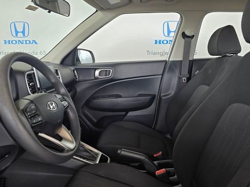 Used 2025 Hyundai Venue SE image 10
