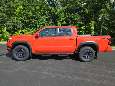 New 2025 Nissan Frontier PRO-4X w/ Pro Convenience Package image 5