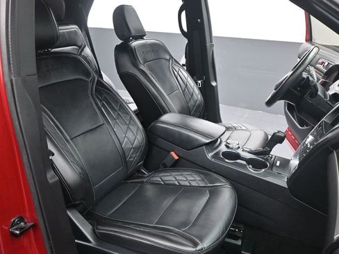 Used 2018 Ford Explorer Platinum image 3