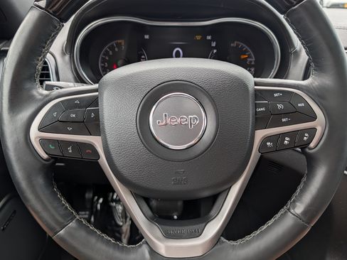 Used 2019 Jeep Grand Cherokee Overland AWD/4WD image 25