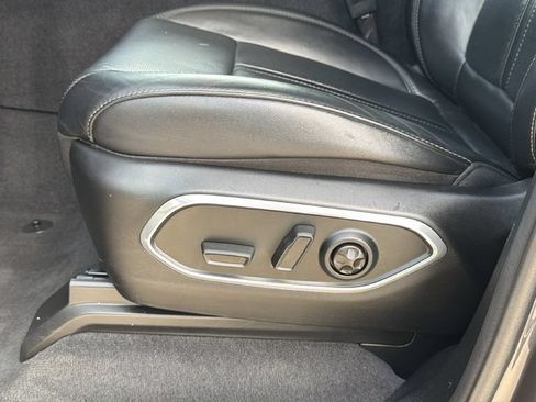 Used 2023 Jeep Wagoneer 4WD w/ Premium Group I image 14