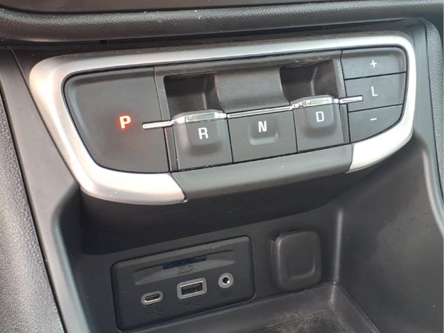 Used 2024 GMC Terrain SLT w/ Tech Package FWD image 11