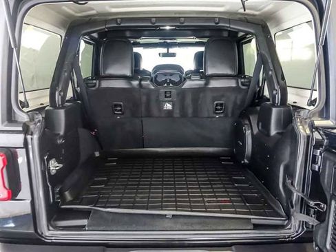 Used 2018 Jeep Wrangler Unlimited Sahara AWD/4WD image 29