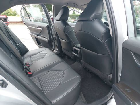Used 2022 Toyota Camry SE FWD image 11
