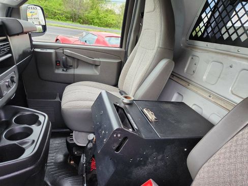 Used 2016 Chevrolet Express 3500 image 27