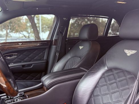 Used 2014 Bentley Mulsanne image 17