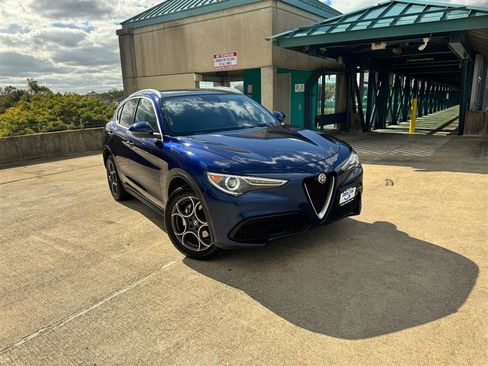 Used 2018 Alfa Romeo Stelvio Sport w/ Cold Weather Package image 9