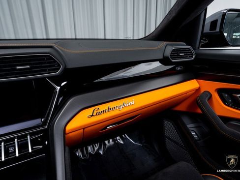 Used 2023 Lamborghini Urus S image 34