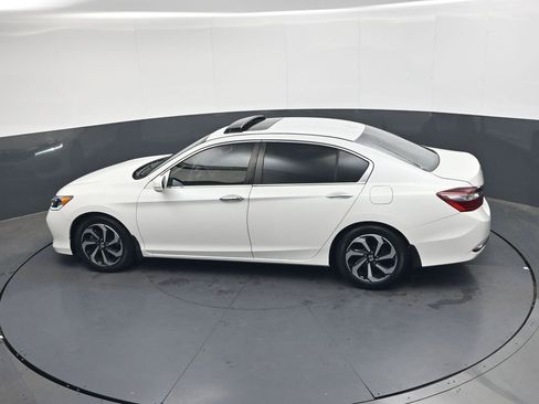 Used 2017 Honda Accord EX image 19