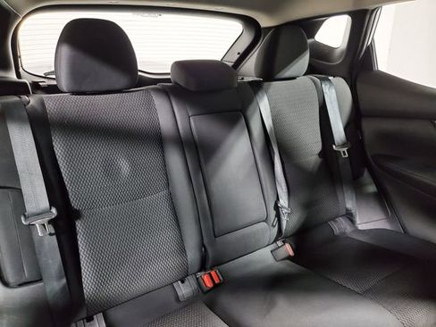 Used 2021 Nissan Rogue Sport S image 11