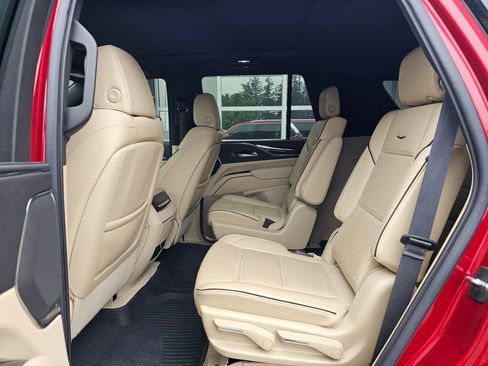Used 2022 Cadillac Escalade Premium Luxury AWD/4WD image 20