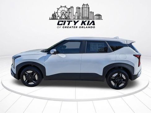 New 2027 Kia Seltos LX FWD image 3