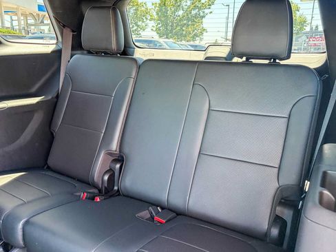 Used 2022 Chevrolet Traverse Premier w/ Redline Edition AWD/4WD image 18