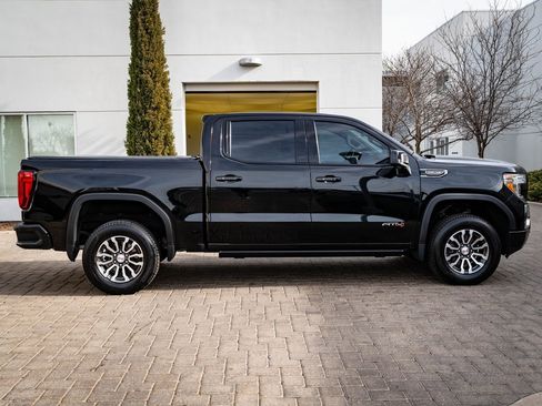 Used 2020 GMC Sierra 1500 AT4 w/ Off-Road Performance Package image 11
