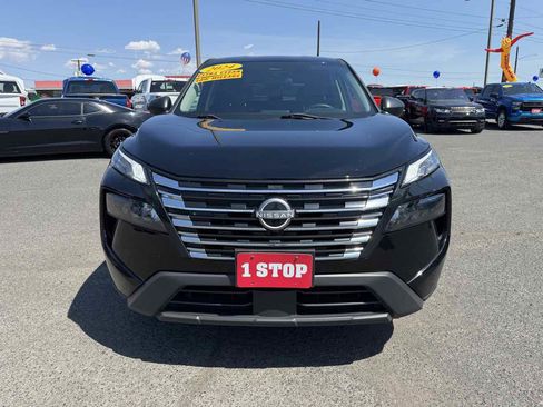 Used 2024 Nissan Rogue S AWD/4WD image 2
