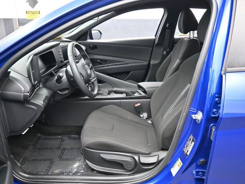 Used 2025 Hyundai Elantra Sport image 11