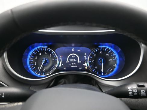 Used 2025 Chrysler Pacifica Select FWD image 19