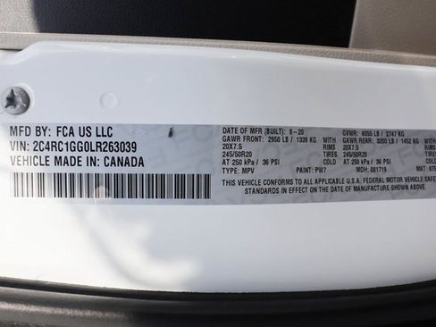 Used 2020 Chrysler Pacifica Limited w/ Tire & Wheel Group image 40