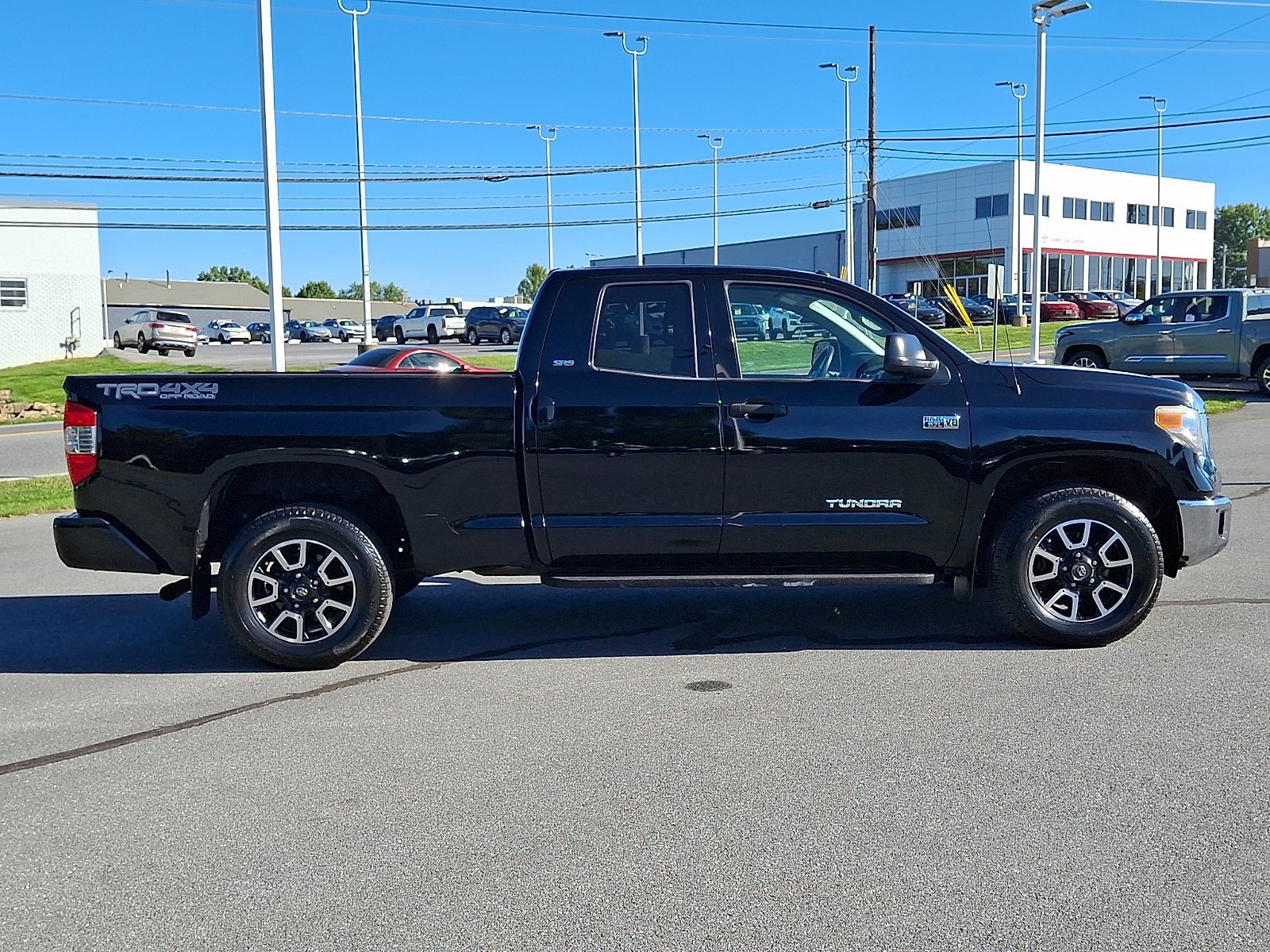 Used 2017 Toyota Tundra SR5 w/ TRD Off Road Package AWD/4WD image 8