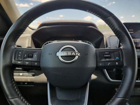 Used 2025 Nissan Rogue SV FWD image 19