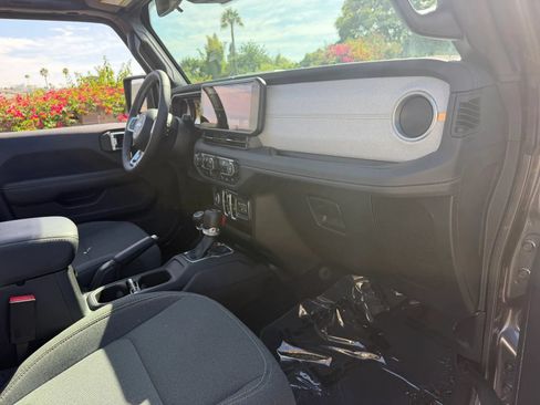 Used 2025 Jeep Wrangler Unlimited Sahara w/ Safety Group AWD/4WD image 24
