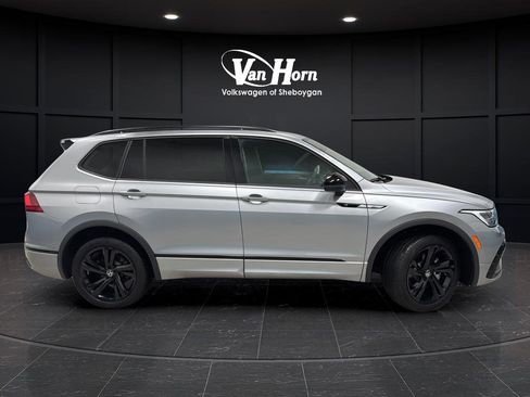 Used 2024 Volkswagen Tiguan SE R-Line image 2